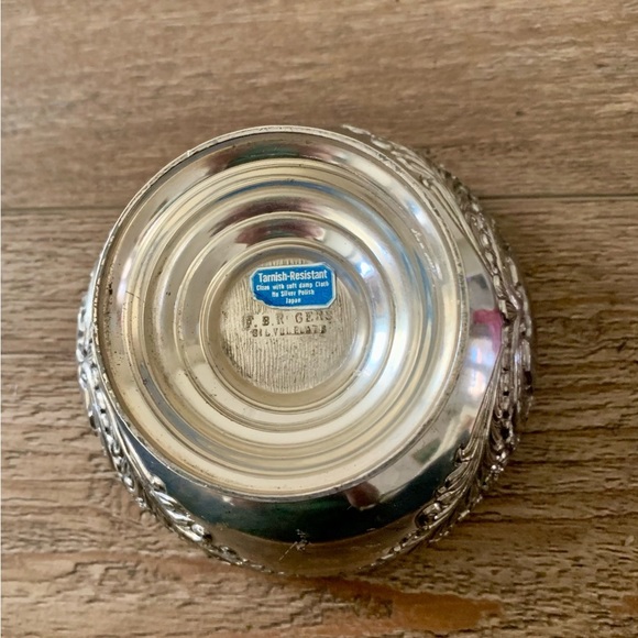 Vintage F.B. Rogers Silver Plate Ornate Floral Relief Pedestal Bowl - Picture 7 of 13